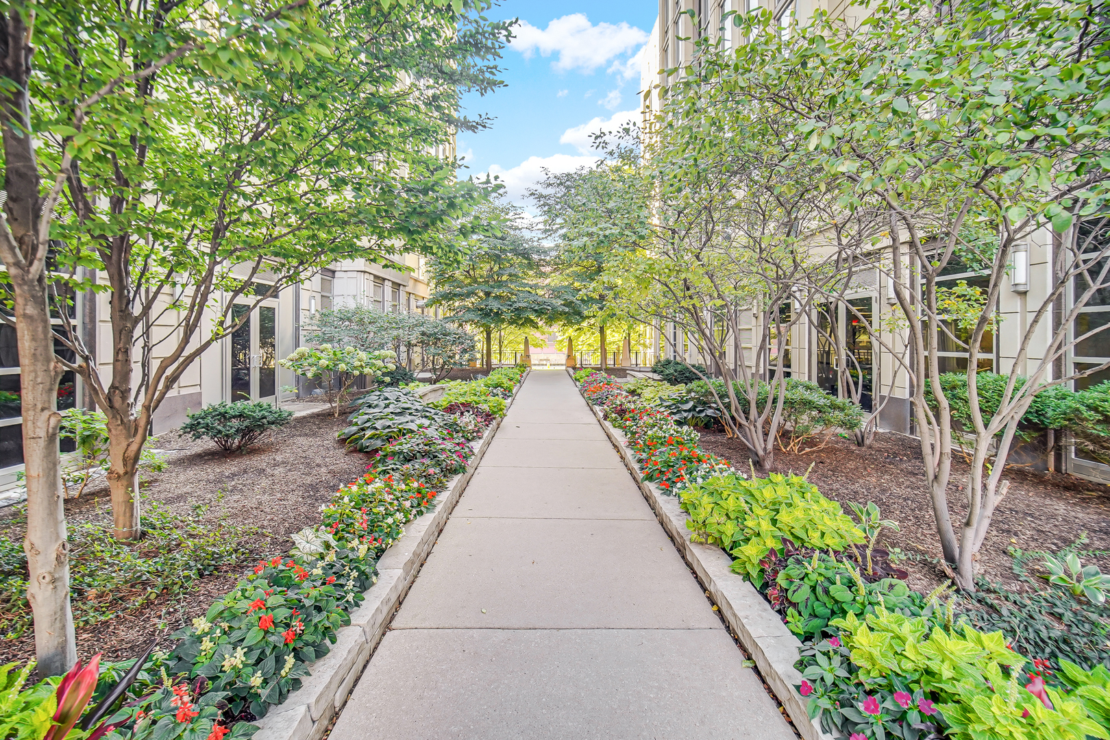 720 N Larrabee Street Unit: 1611