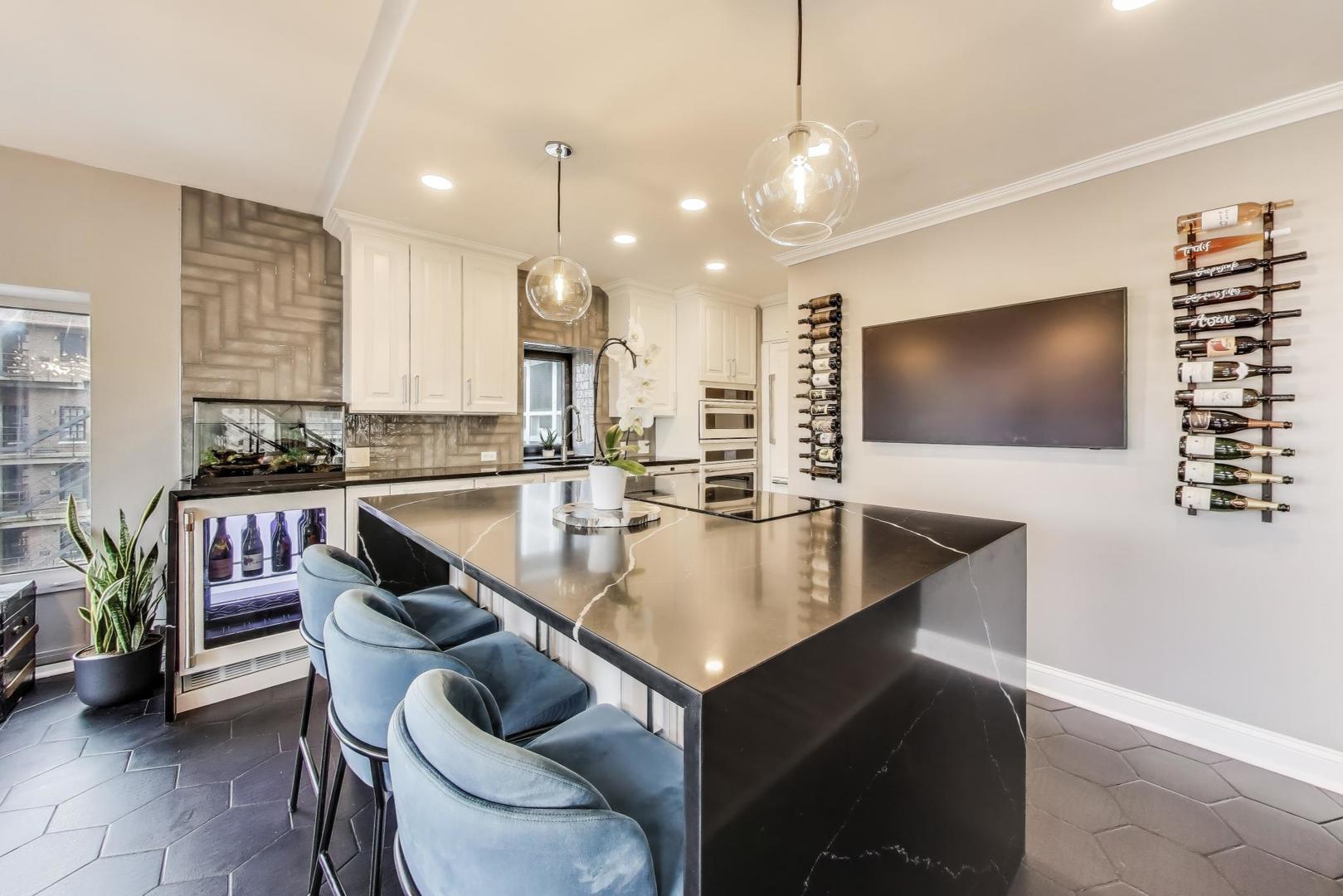 1100 N LAKE SHORE Drive Unit: 19C