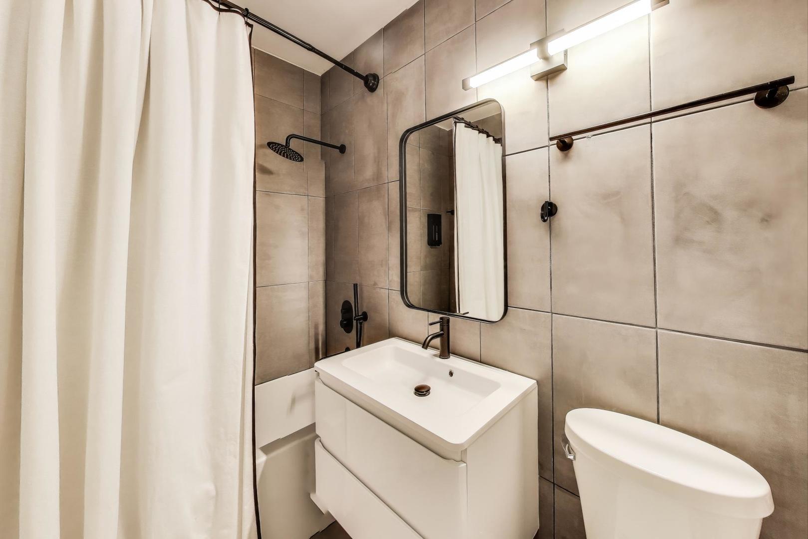 1100 N LAKE SHORE Drive Unit: 19C