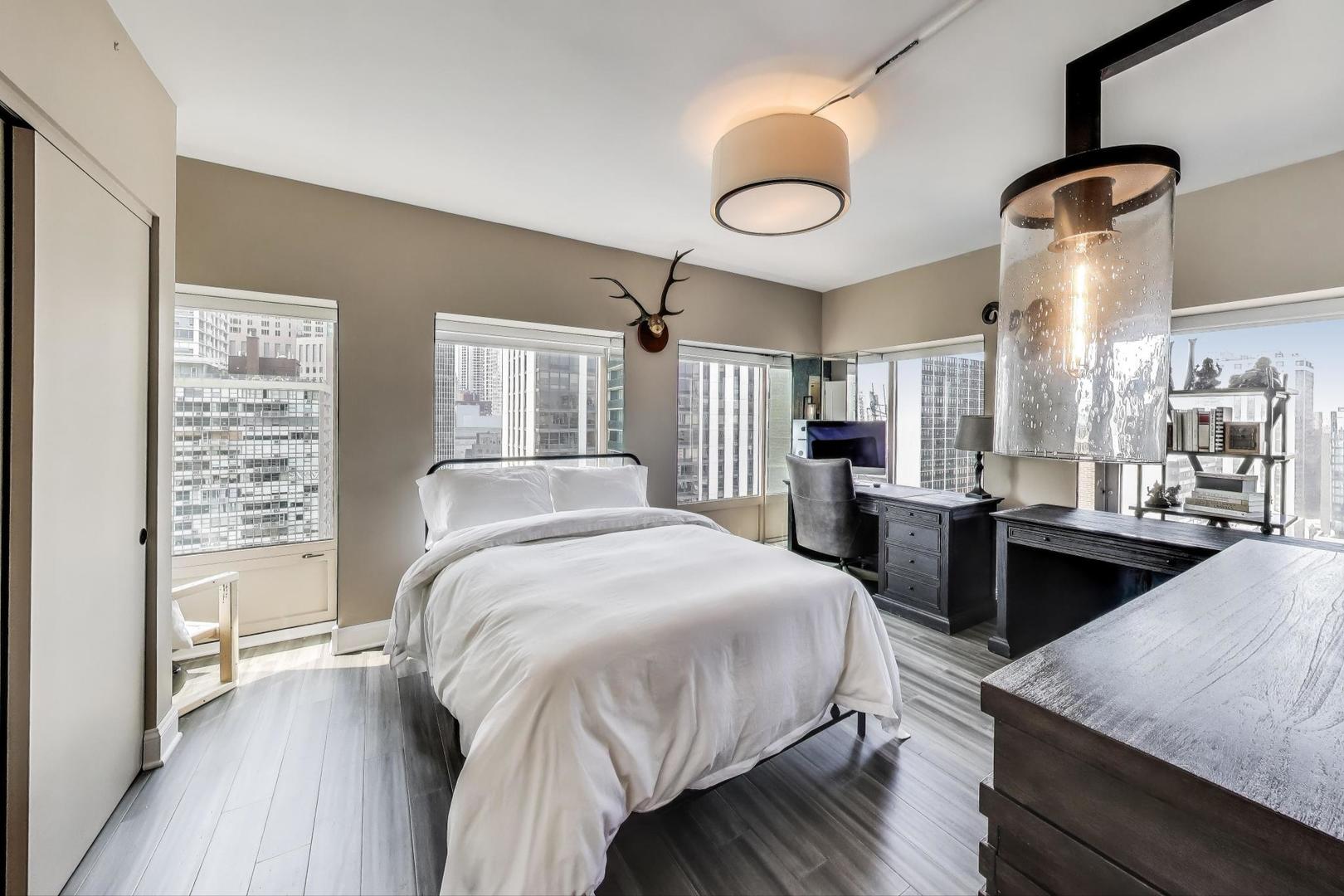 1100 N LAKE SHORE Drive Unit: 19C