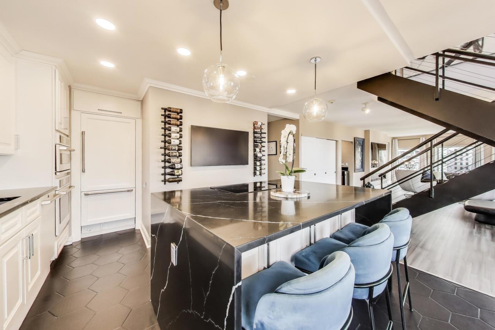 1100 N LAKE SHORE Drive Unit: 19C