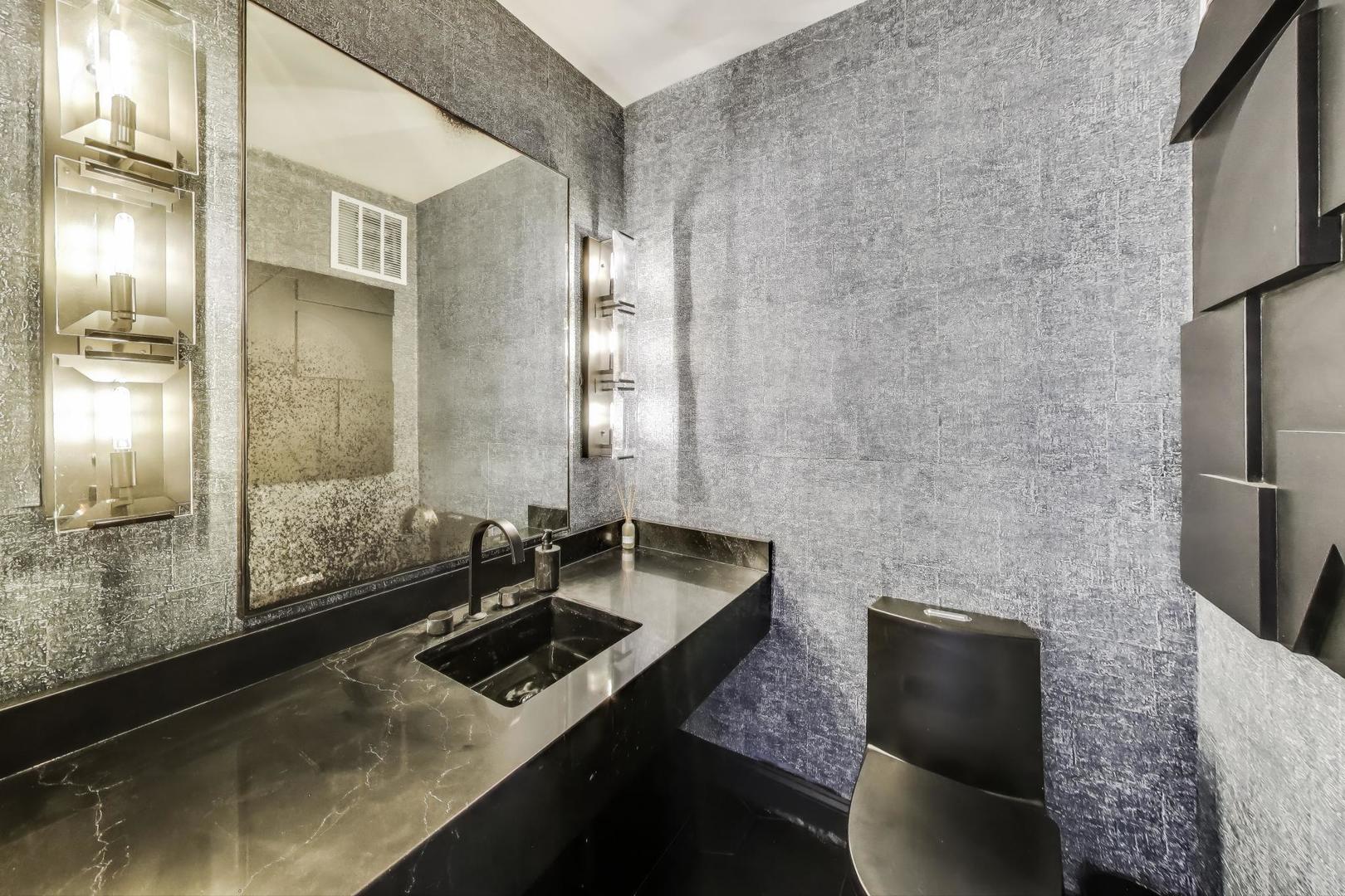 1100 N LAKE SHORE Drive Unit: 19C
