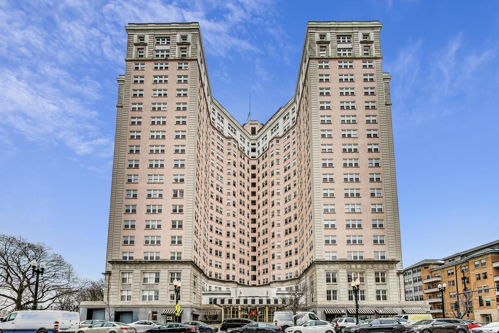 5555 N SHERIDAN Road Unit: 1708