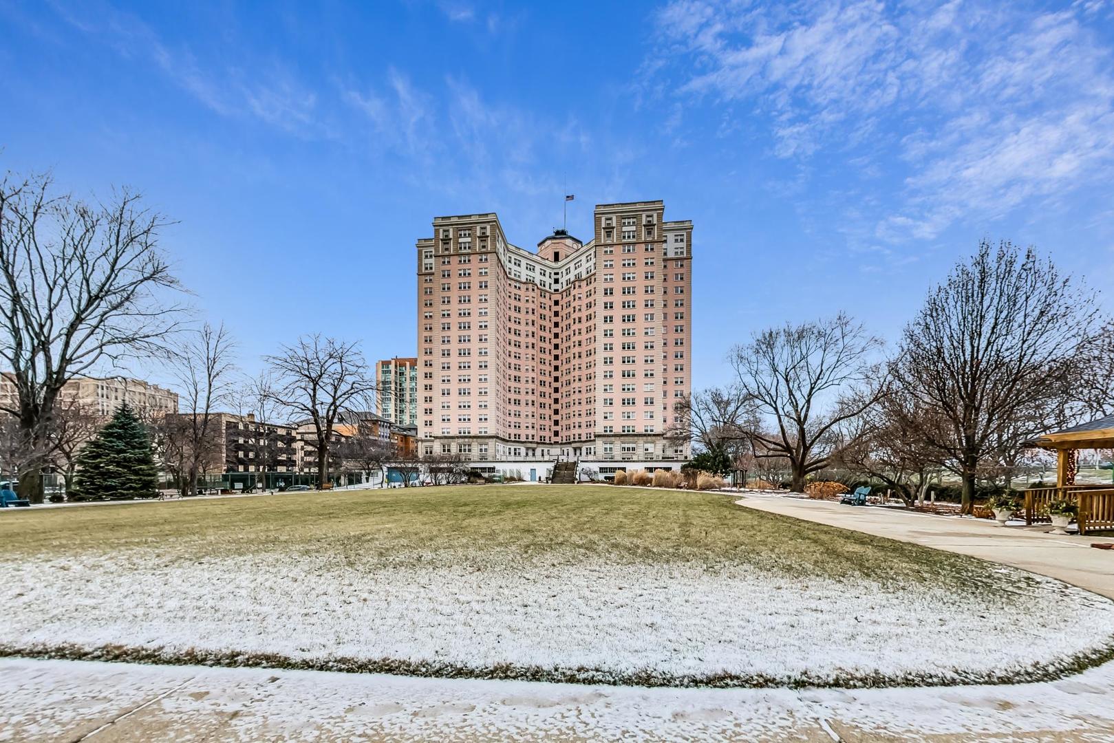 5555 N SHERIDAN Road Unit: 1708