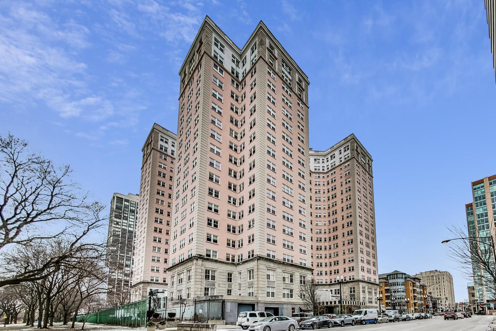 5555 N SHERIDAN Road Unit: 1708