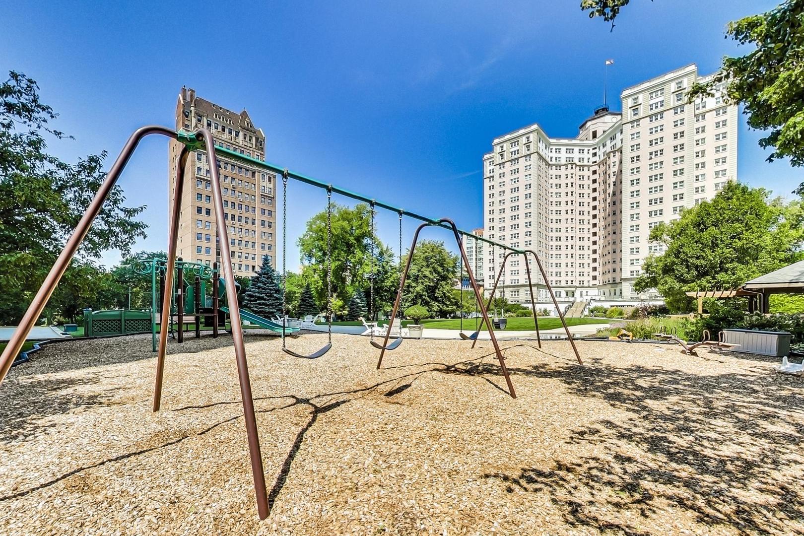 5555 N SHERIDAN Road Unit: 1708