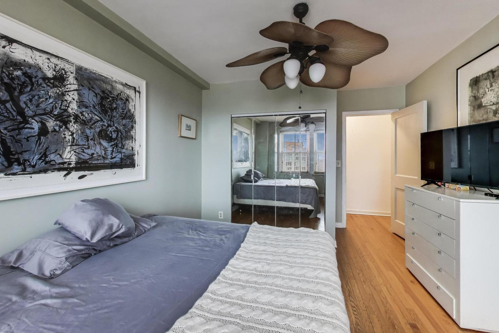 5555 N SHERIDAN Road Unit: 1708