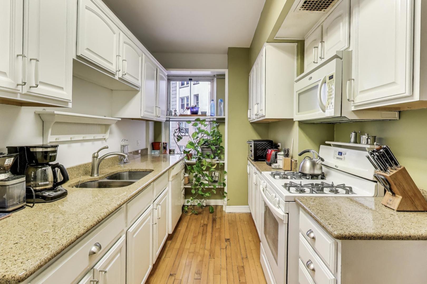 5555 N SHERIDAN Road Unit: 1708