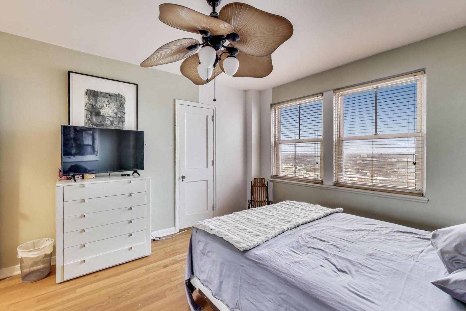 5555 N SHERIDAN Road Unit: 1708