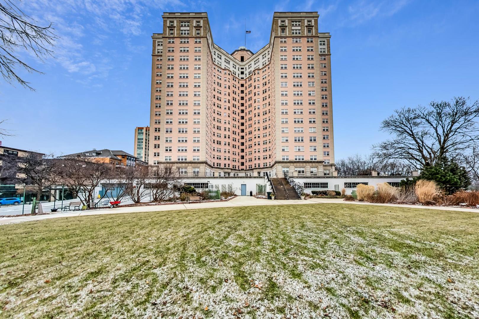 5555 N SHERIDAN Road Unit: 1708