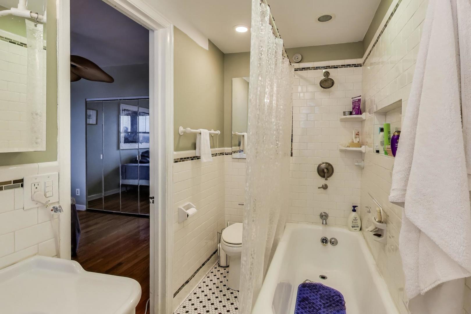 5555 N SHERIDAN Road Unit: 1708