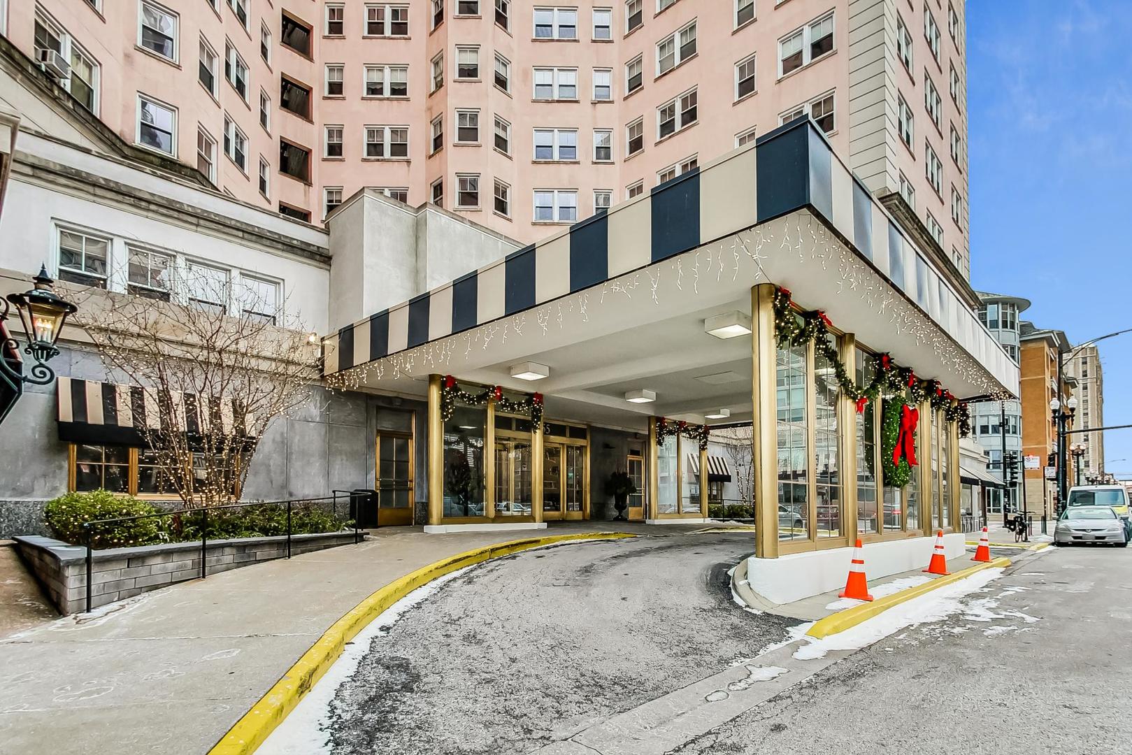 5555 N SHERIDAN Road Unit: 1708