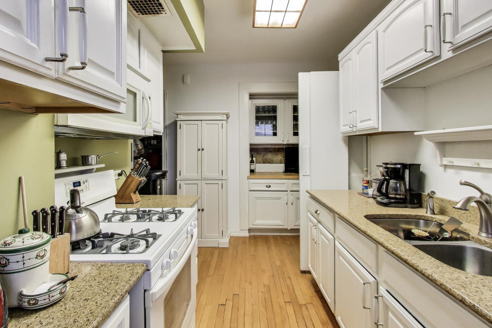 5555 N SHERIDAN Road Unit: 1708