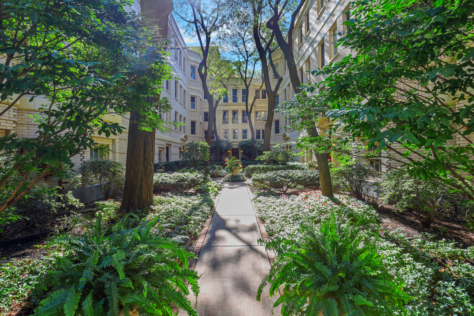 431 W ALDINE Avenue Unit: 10