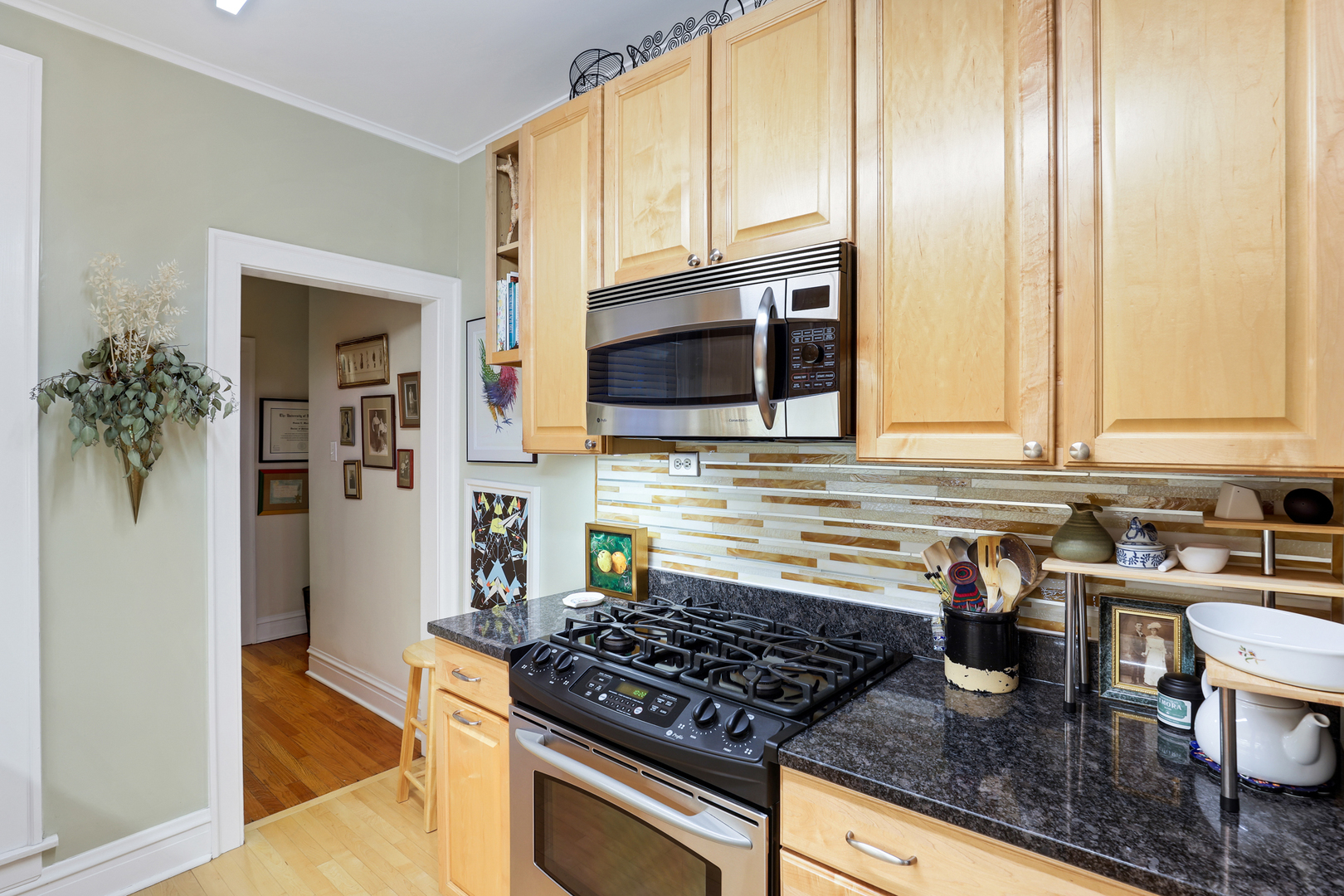 431 W ALDINE Avenue Unit: 10