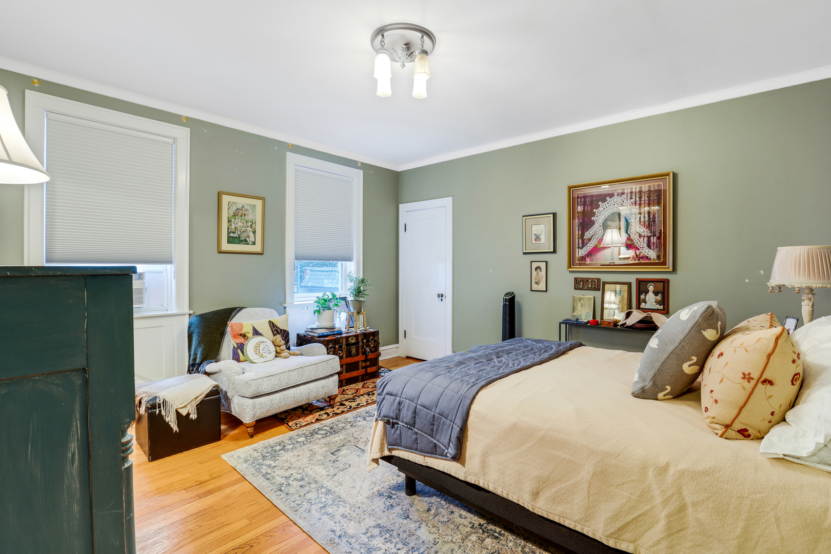 431 W ALDINE Avenue Unit: 10