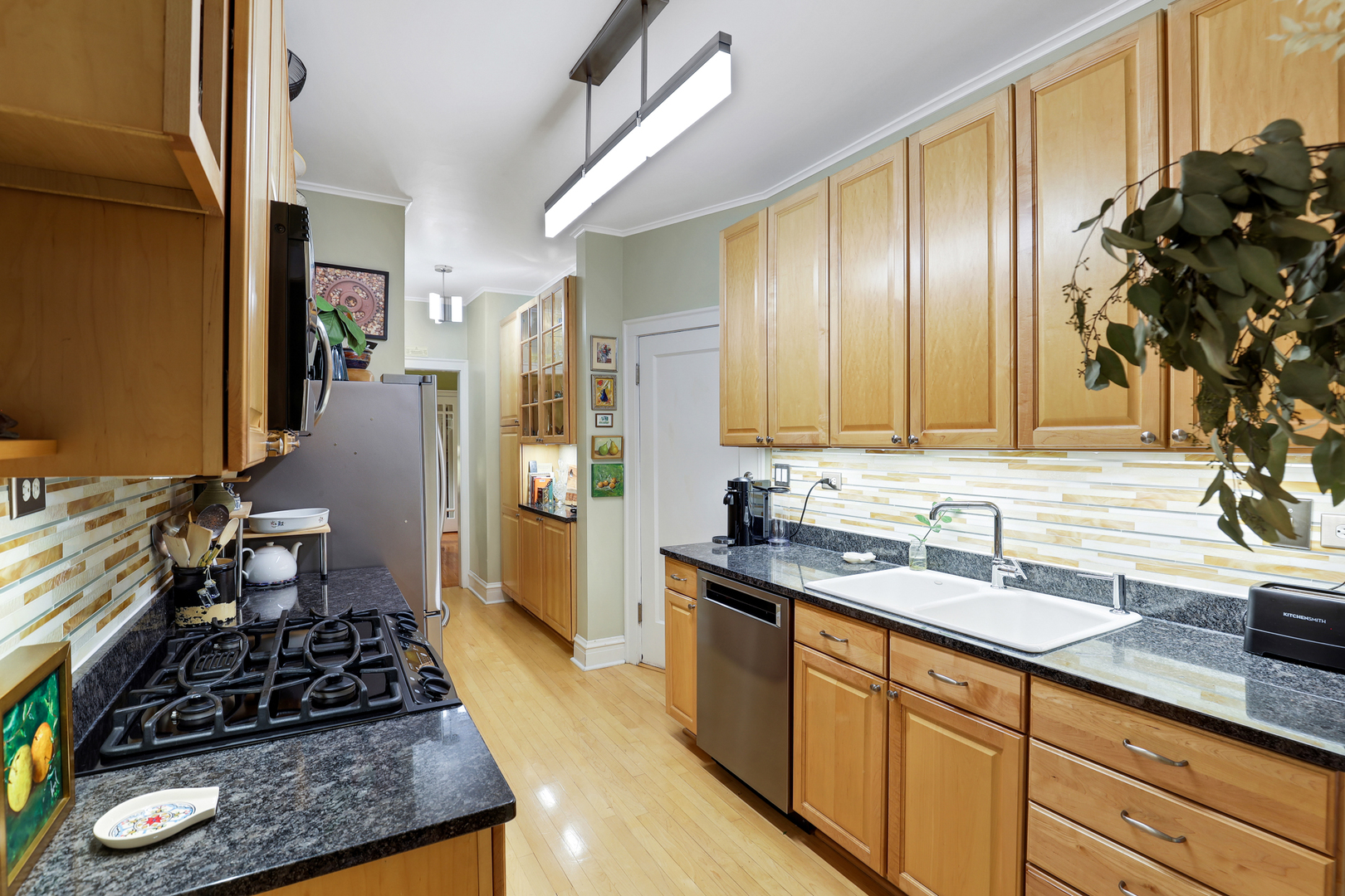 431 W ALDINE Avenue Unit: 10