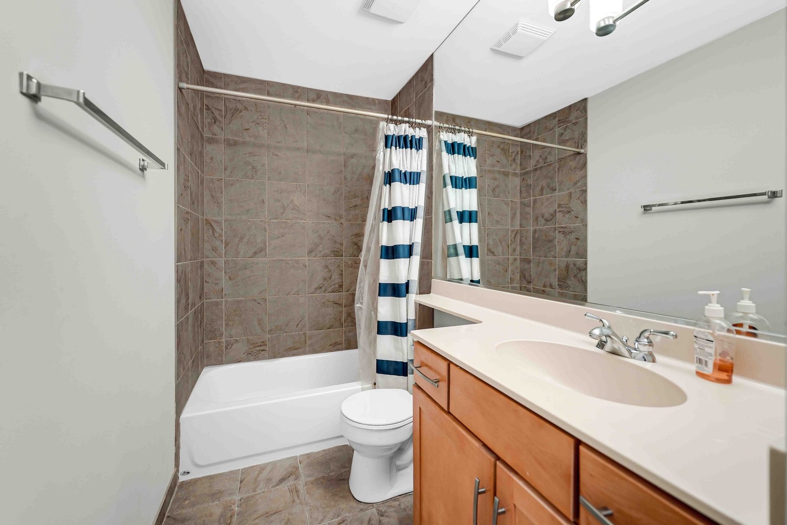 1040 N Kingsbury Street