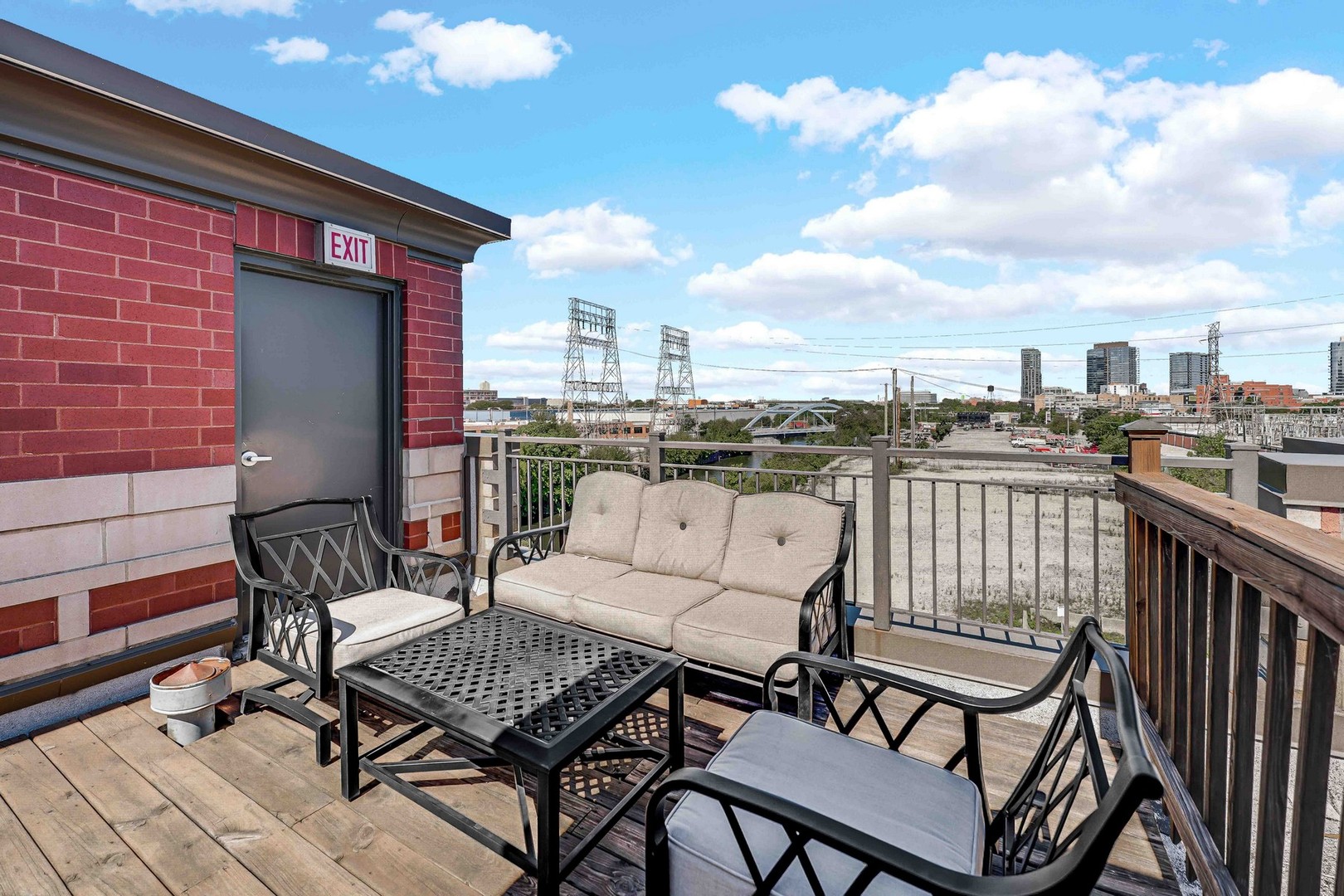 1040 N Kingsbury Street