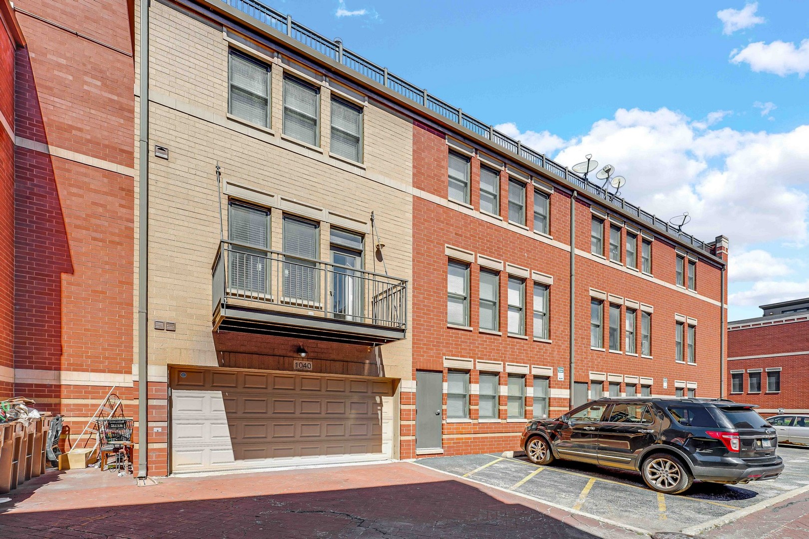 1040 N Kingsbury Street