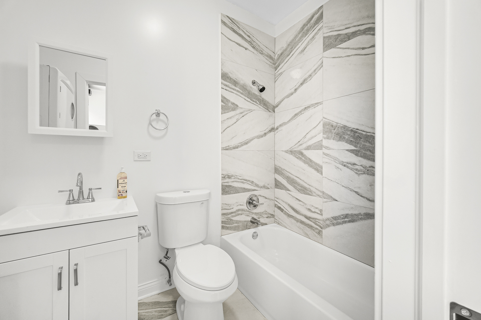 1225 N Milwaukee Avenue Unit: R