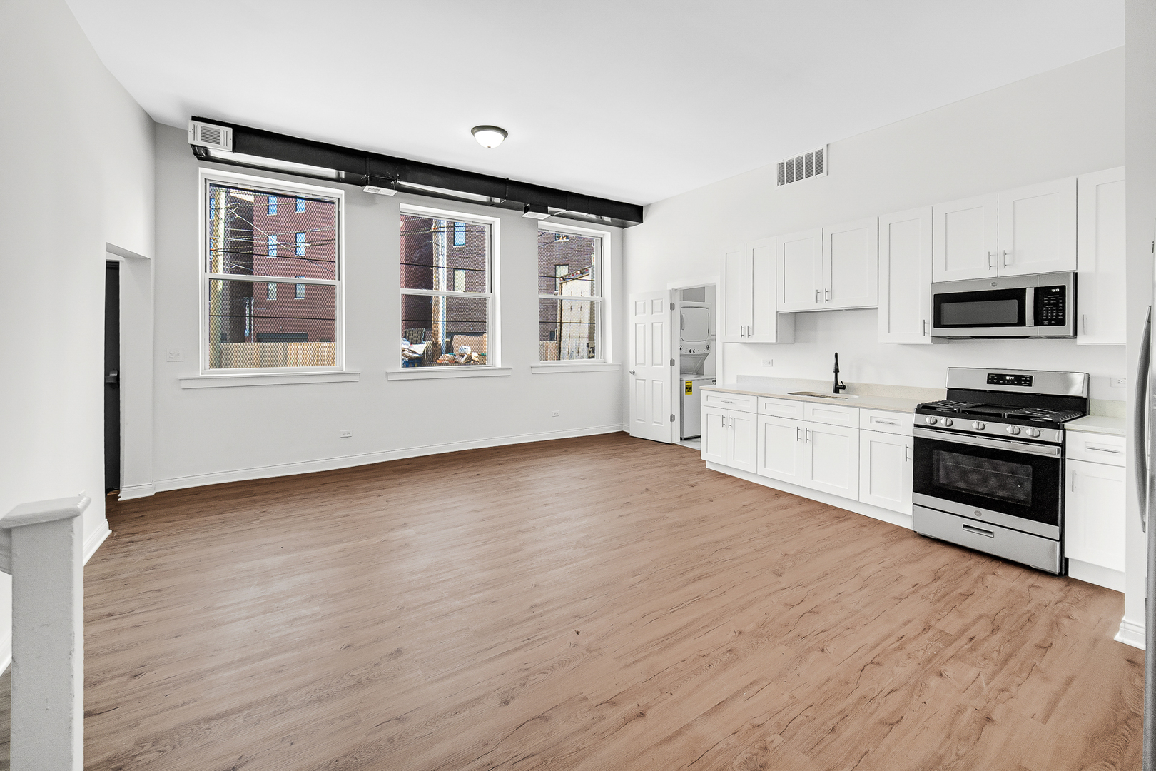 1225 N Milwaukee Avenue Unit: R