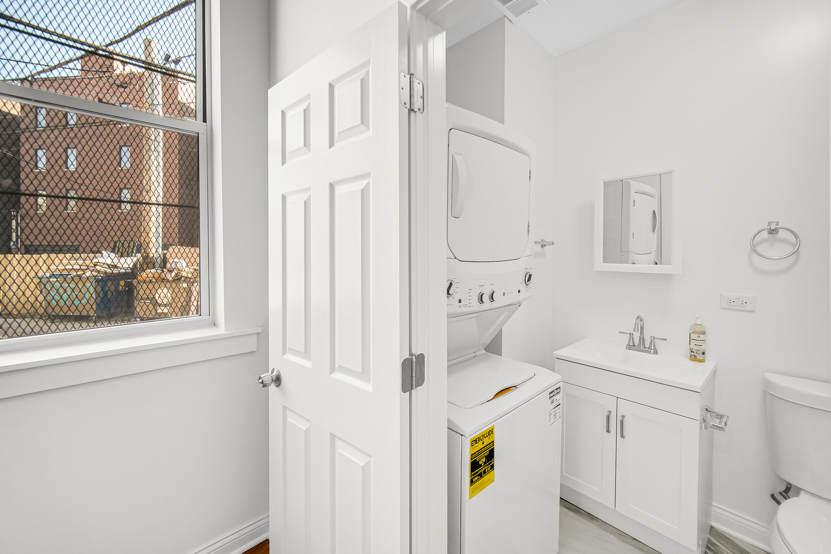 1225 N Milwaukee Avenue Unit: R