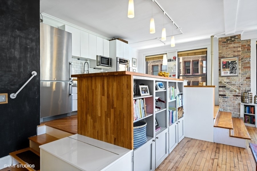 600 S Dearborn Street Unit: 902