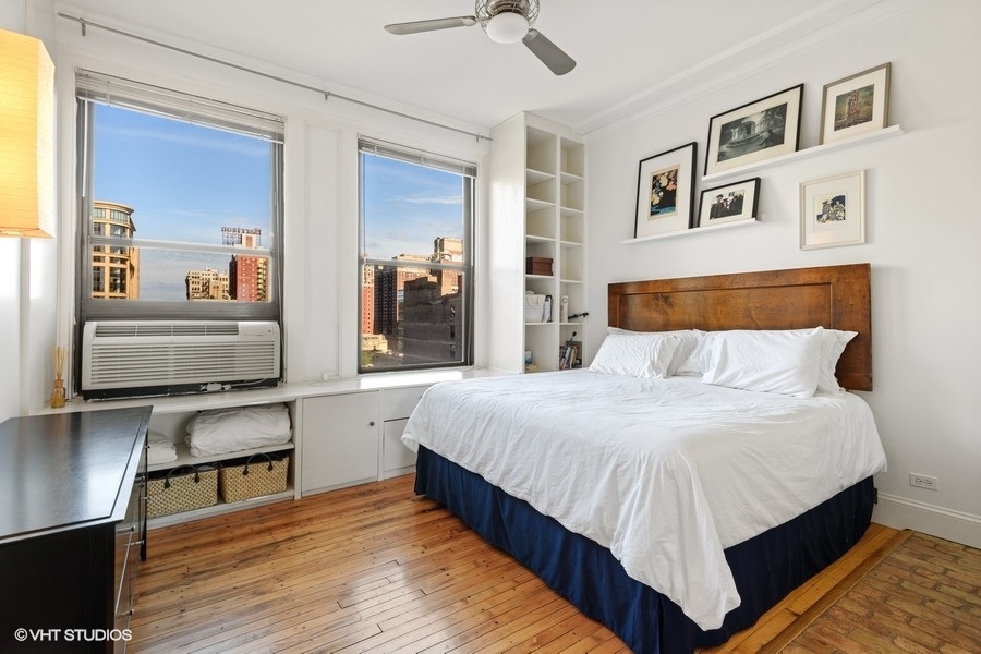 600 S Dearborn Street Unit: 902