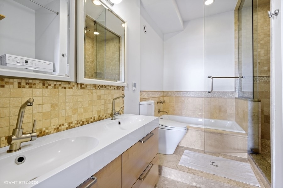 600 S Dearborn Street Unit: 902