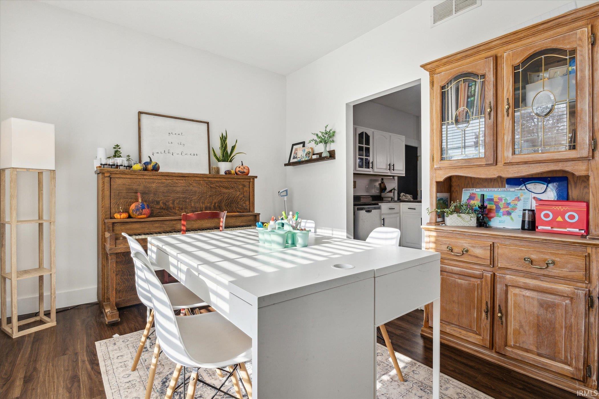 25715 Burrow Trail