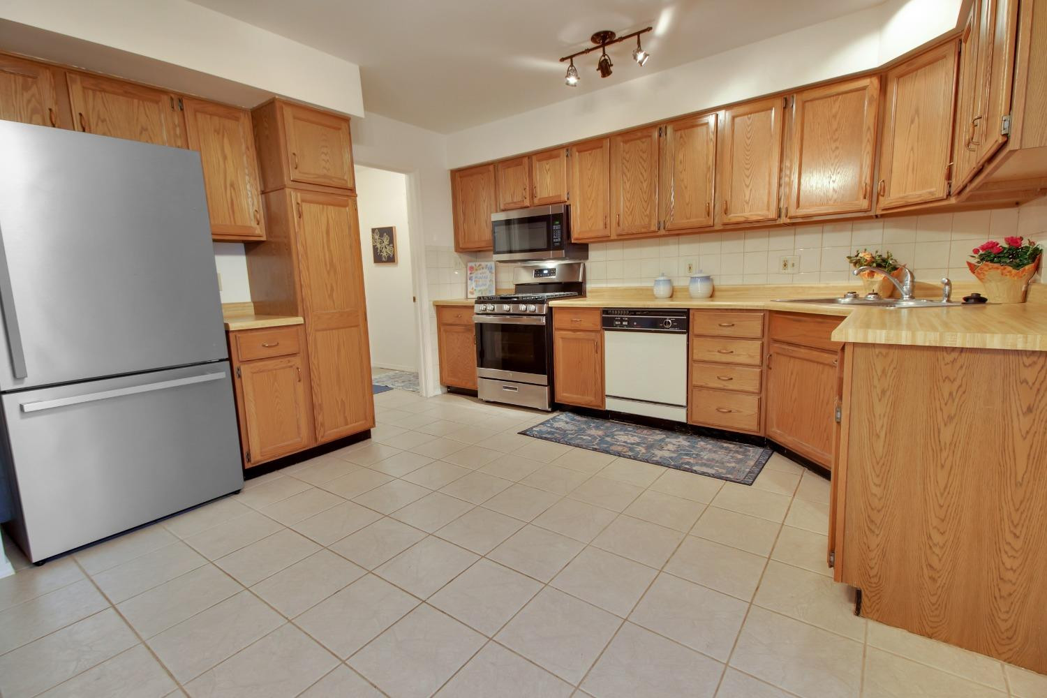 350 Deerpath Drive W