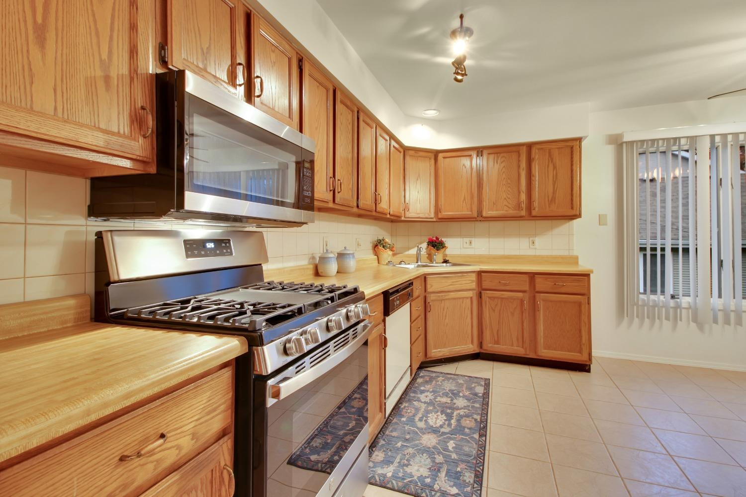 350 Deerpath Drive W