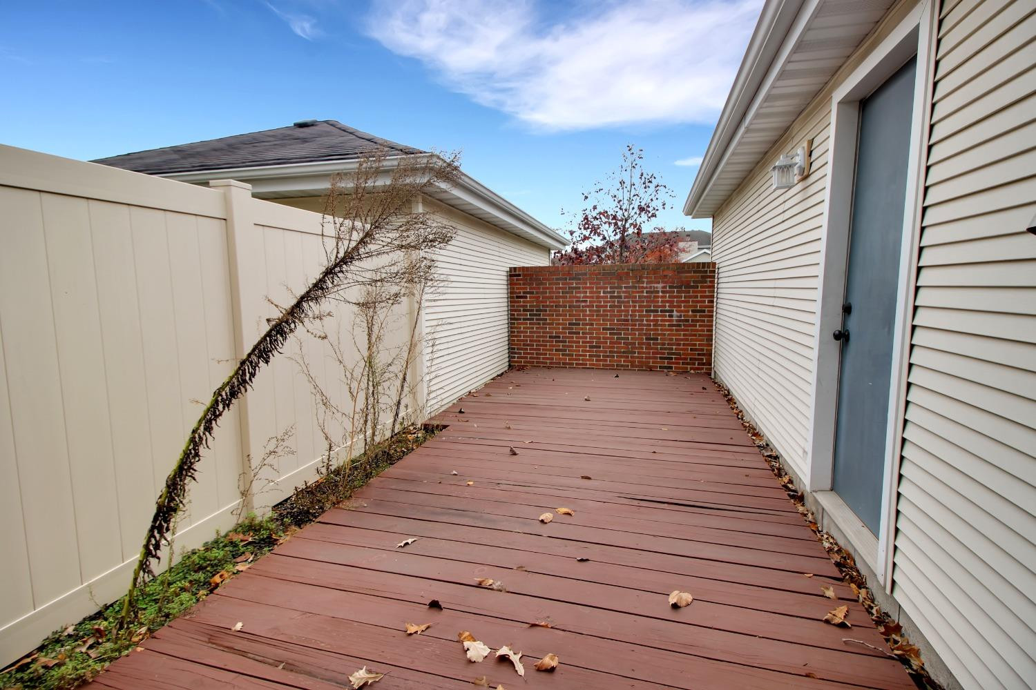 350 Deerpath Drive W