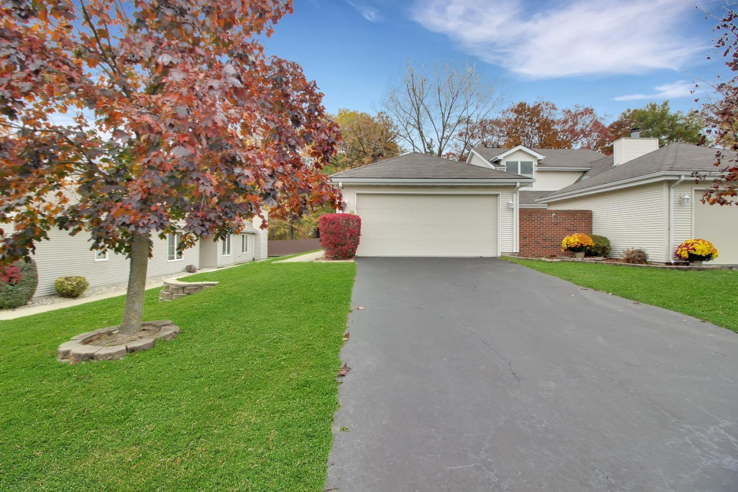 350 Deerpath Drive W