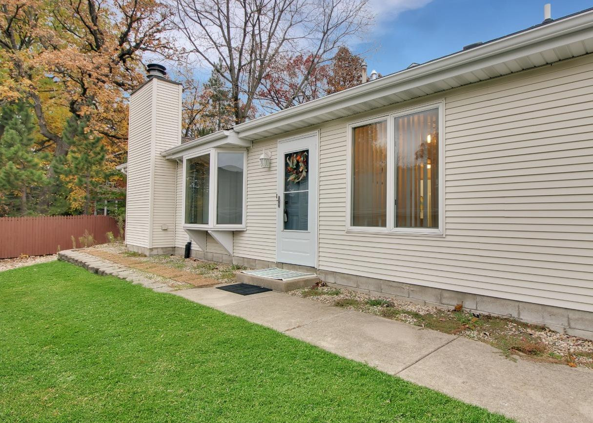 350 Deerpath Drive W