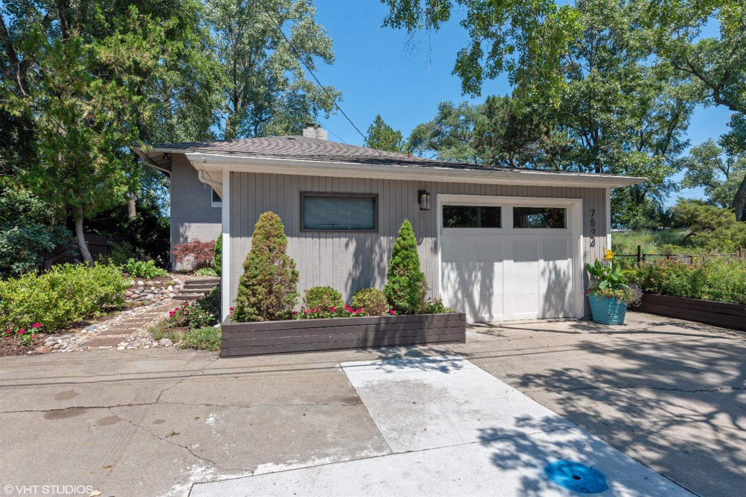 7524 Oak Avenue