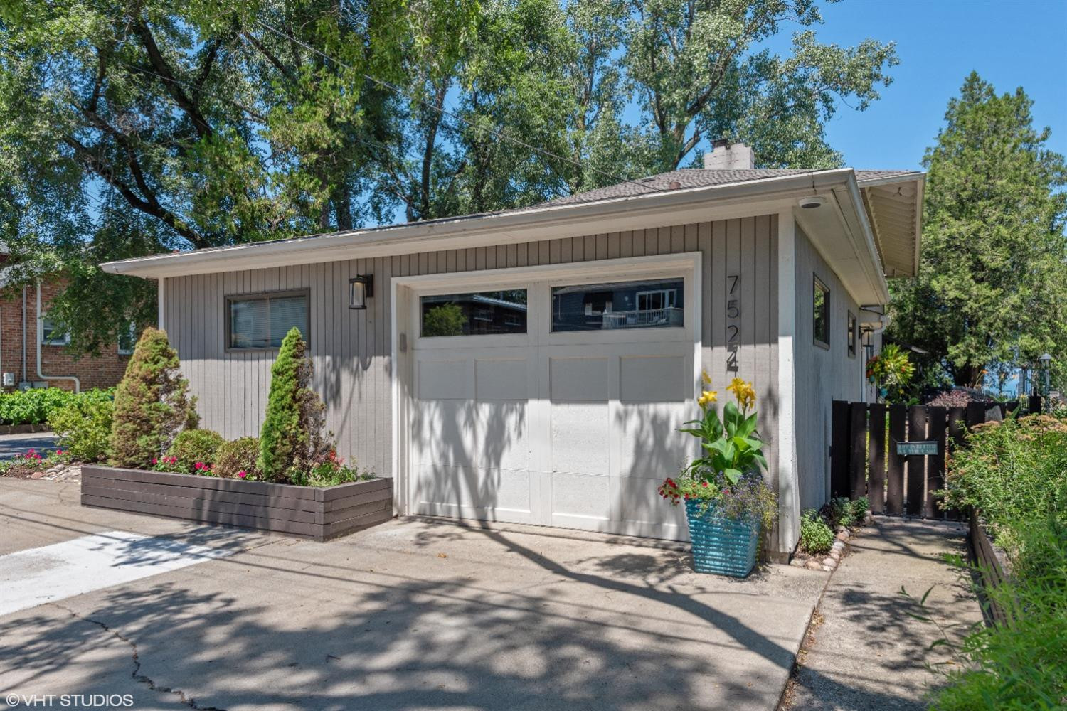 7524 Oak Avenue