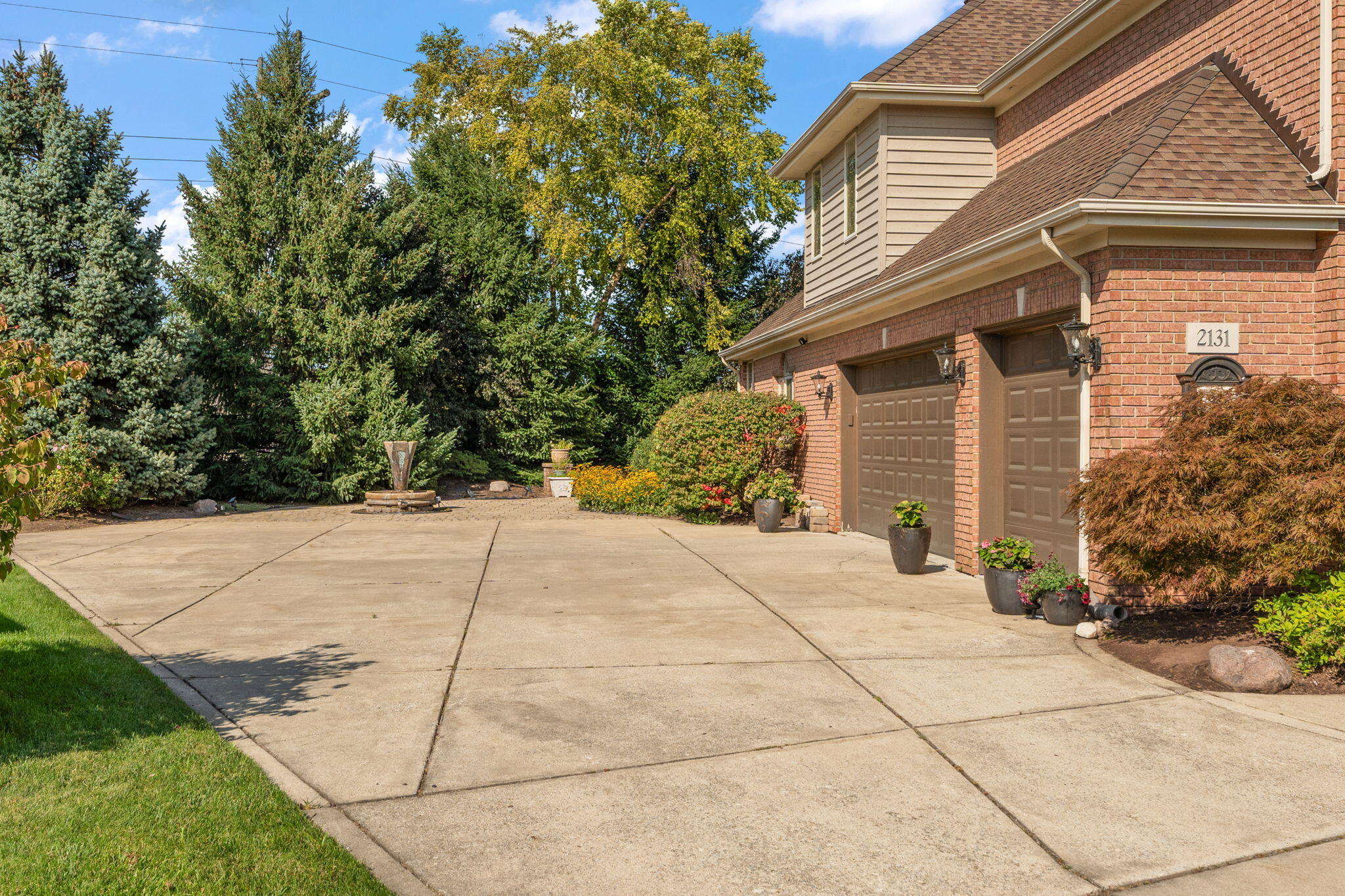 2131 White Oak Lane