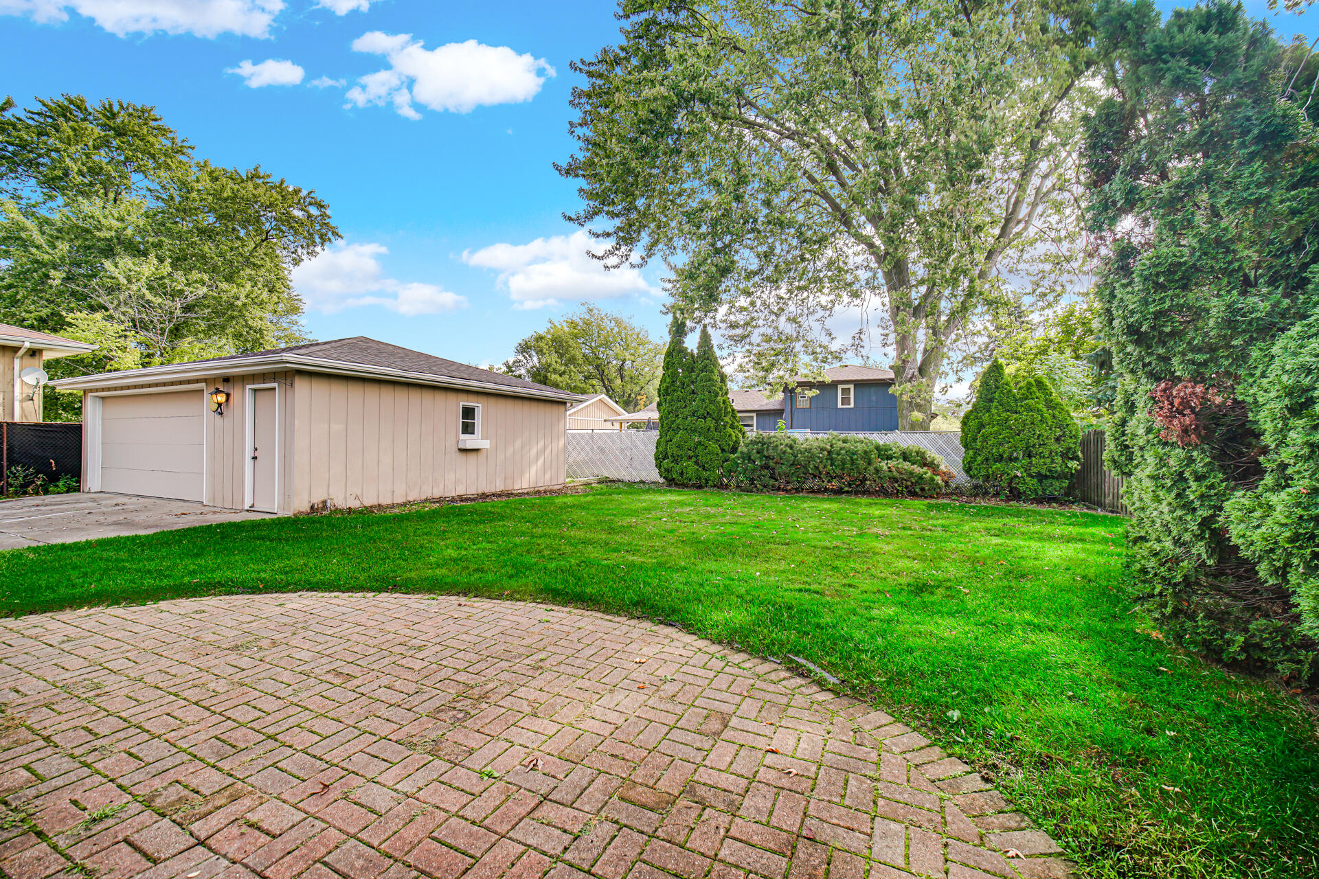 9437 Oriole Drive