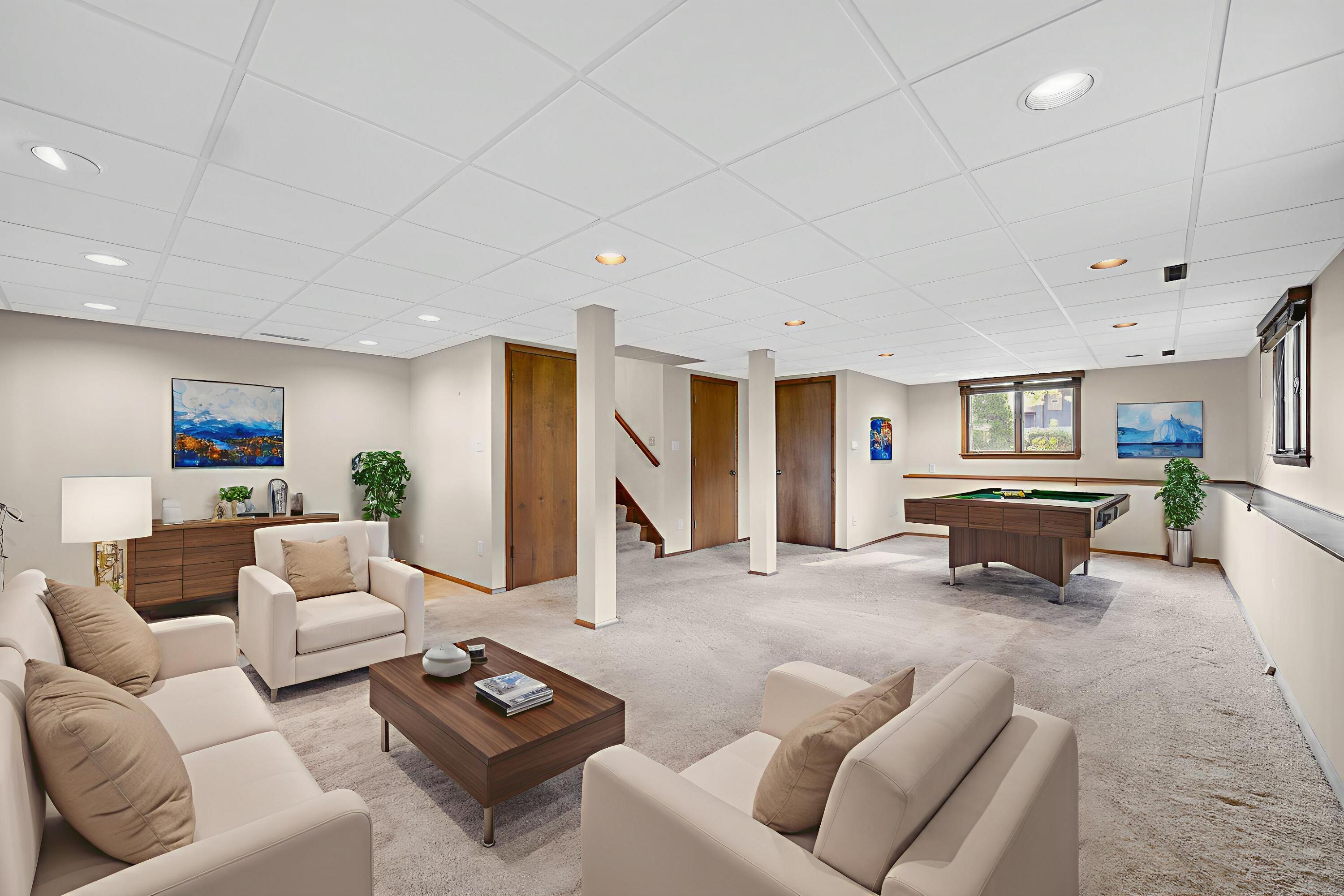 9437 Oriole Drive