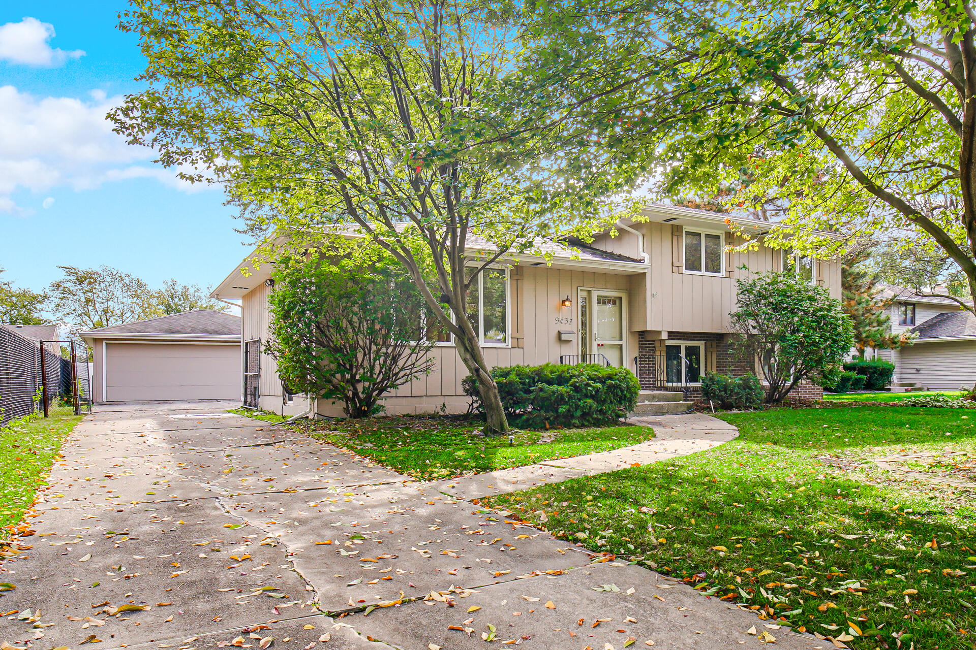 9437 Oriole Drive