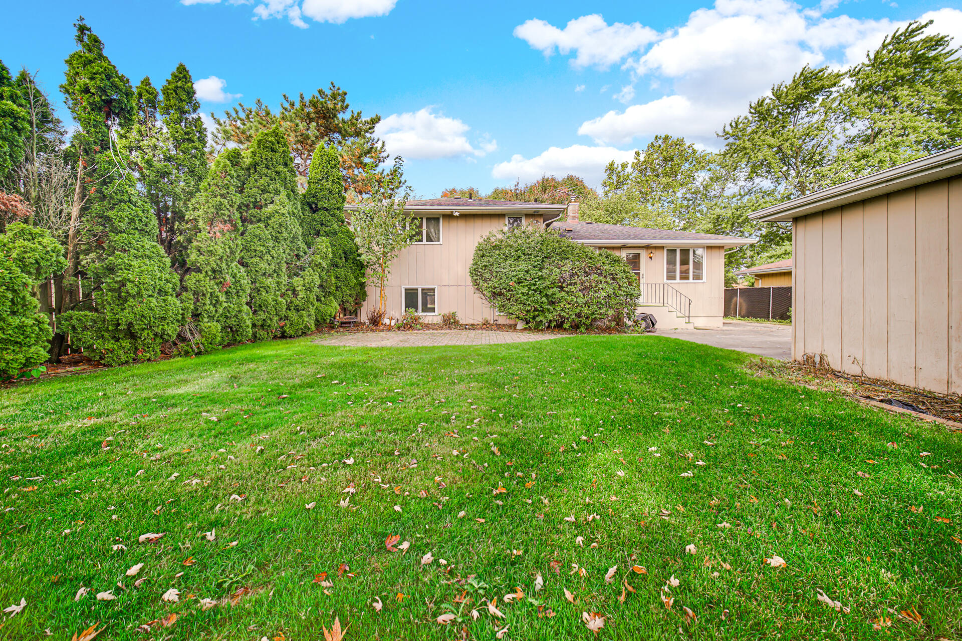 9437 Oriole Drive