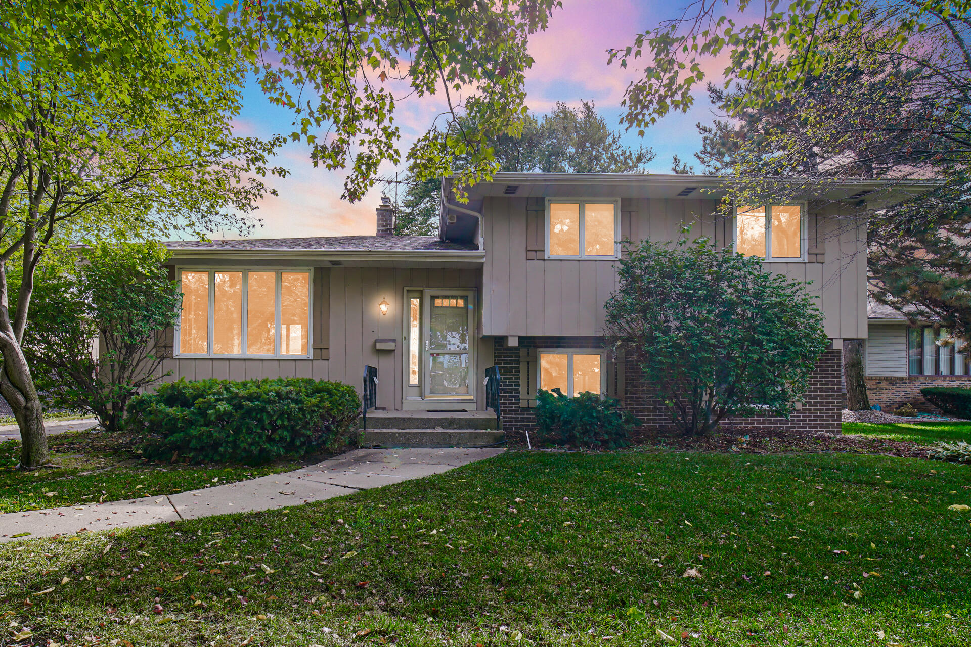 9437 Oriole Drive