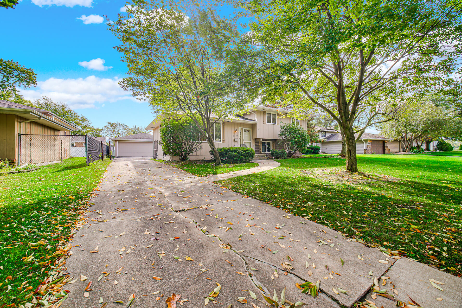 9437 Oriole Drive