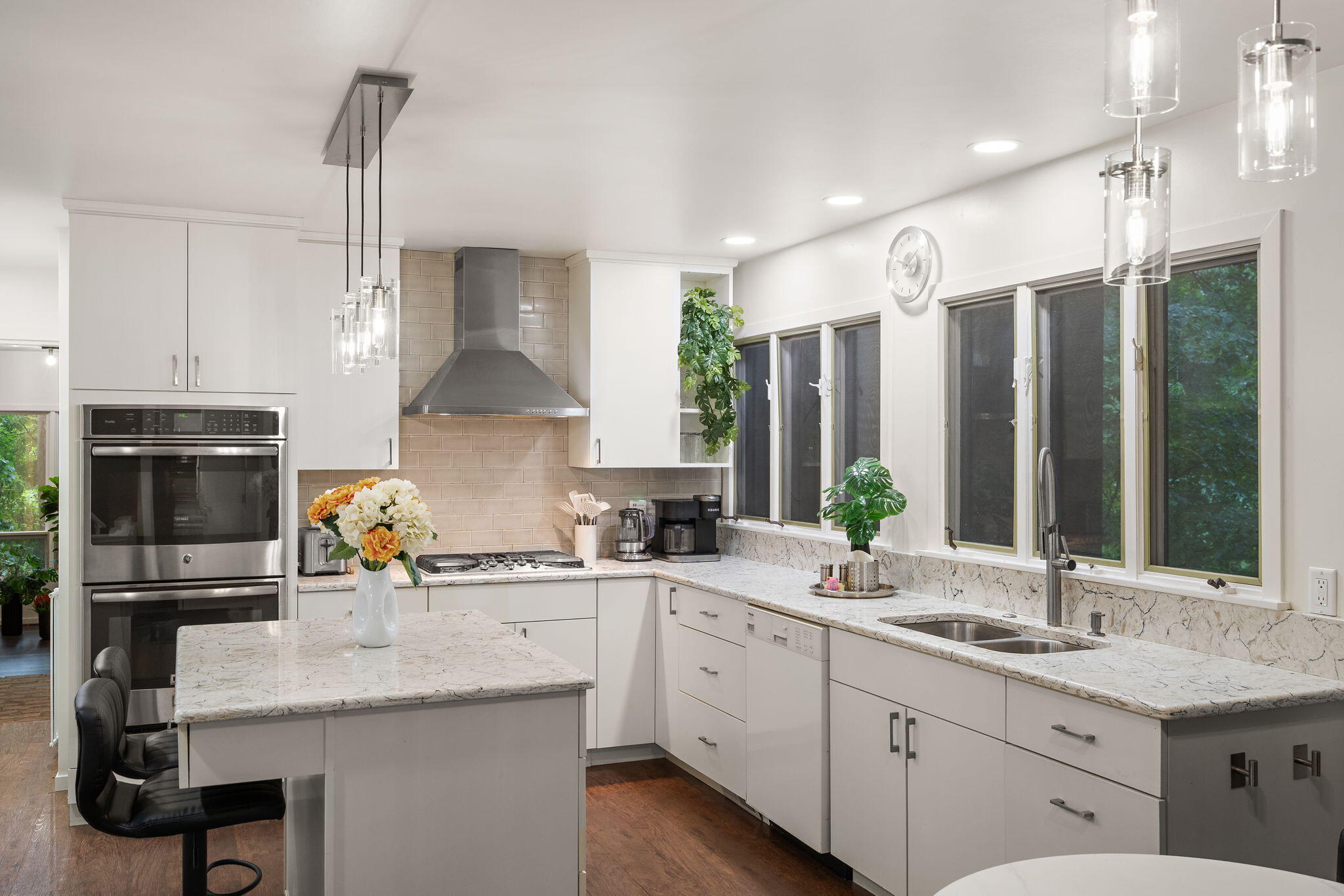 2403 Sherwood Drive