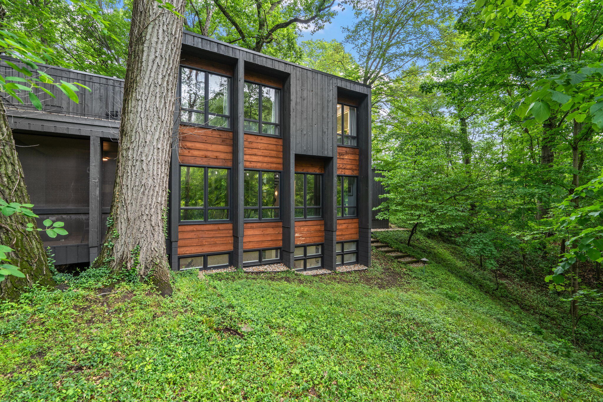 2403 Sherwood Drive