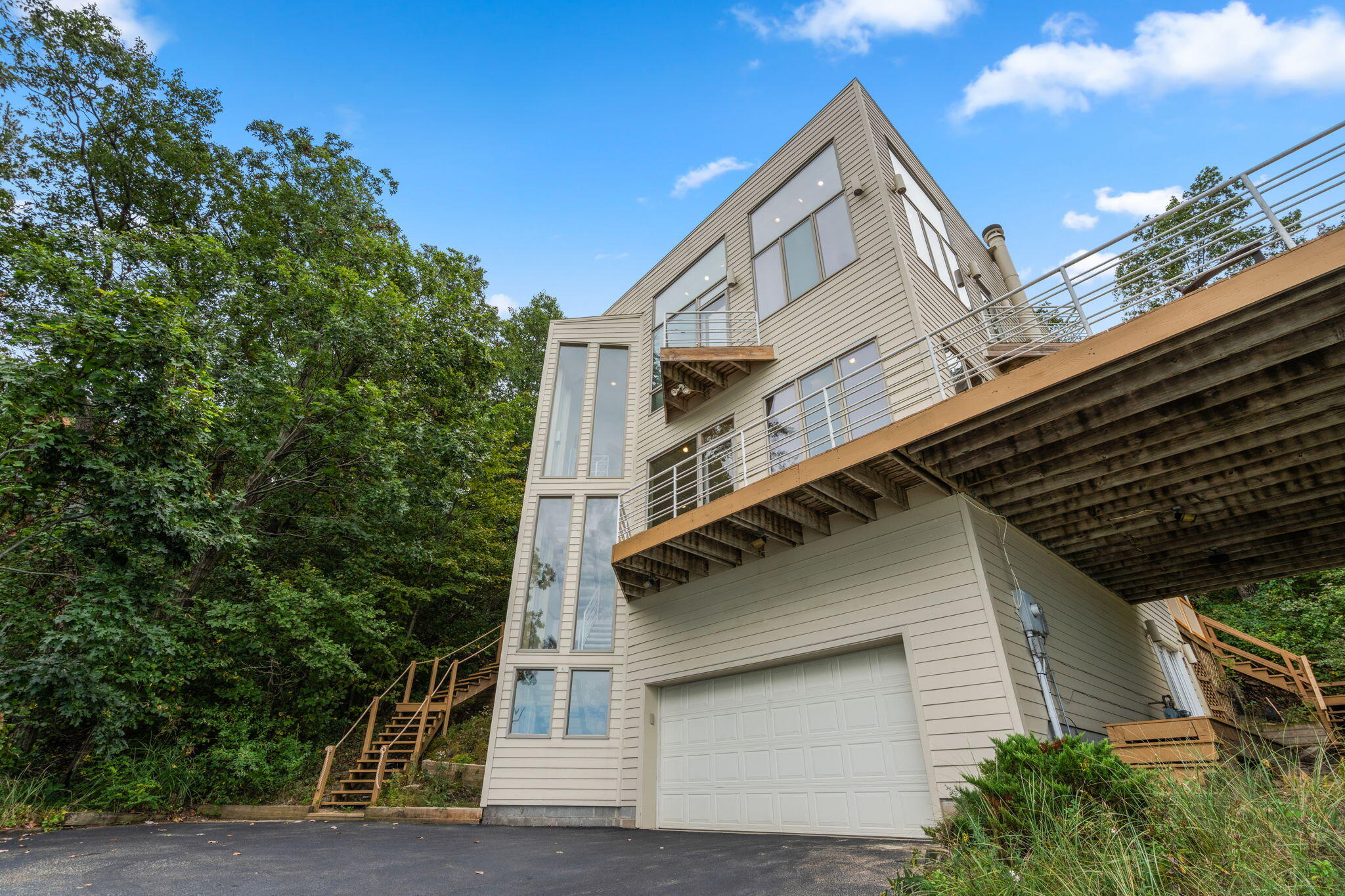711 E Lake Front Drive
