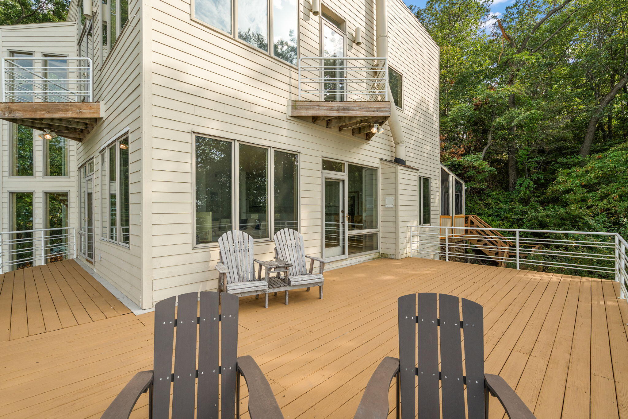 711 E Lake Front Drive
