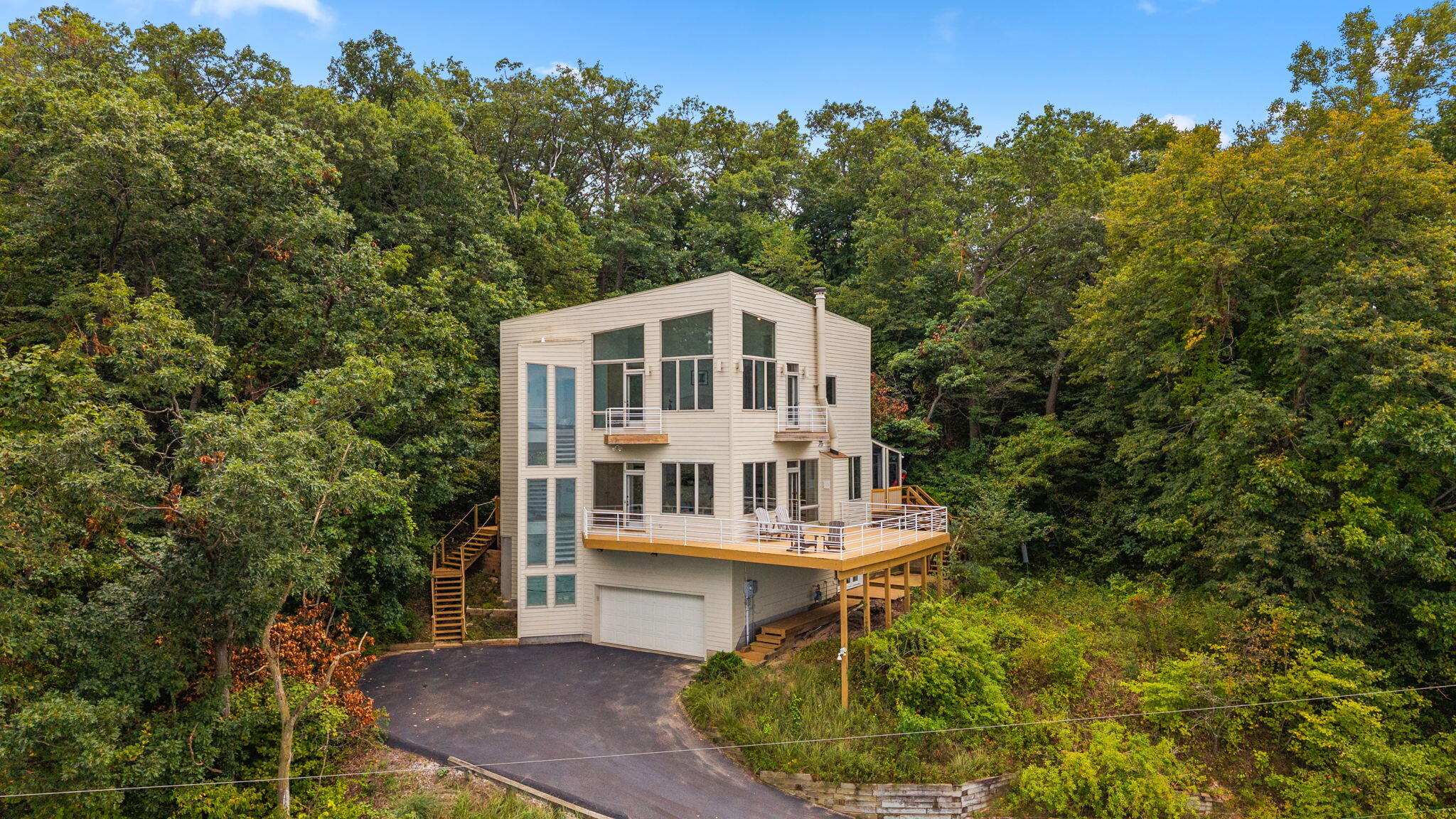 711 E Lake Front Drive
